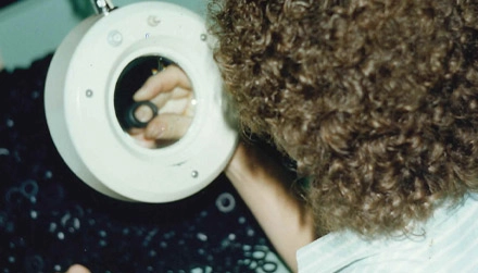 Em 1957 a empresa Metal�rgica Industrial Ltda � fundada. In�cio da produ��o de reparos automotivos e borrachas para freios e ind�stria em geral.